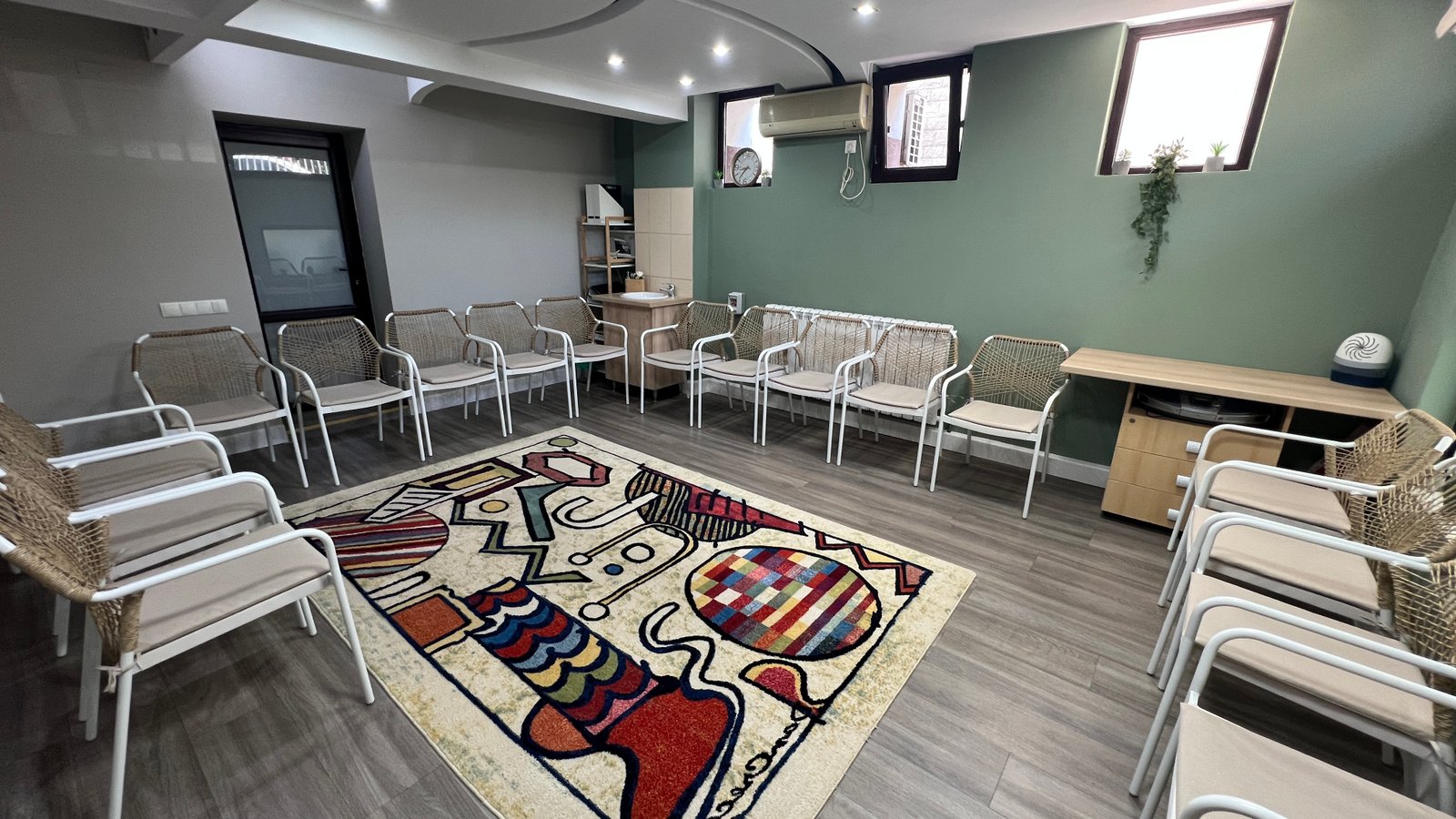 Sala pentru grupuri, workshopuri și intervizare de la InLight Hub București